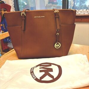MICHAEL KORS Leather Carry All Handbag. Excellent condition!